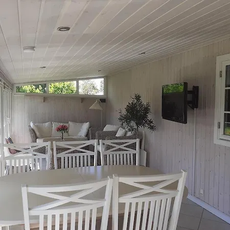 Stunning In With 3 Bedrooms, Internet And Sauna *